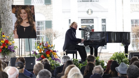 Axl Rose, Alanis Morissette and Billy Corgan sang at Lisa Marie Presley's funeral