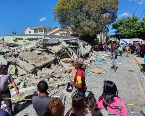 Body of woman trapped under rubble found in collapsed building