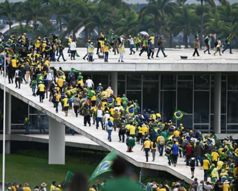 Bolsonaristas toman las intituciones del poder brasileño y exigen derrocar a Lula