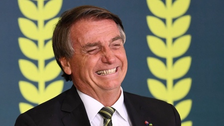 Bolsonaro's bulky expenses with presidential credit card generate controversy