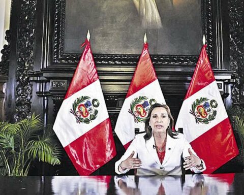 Boluarte warns that if the Peruvian congress does not call elections on Monday, it will present a legislative initiative to do so
