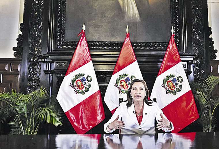 Boluarte warns that if the Peruvian congress does not call elections on Monday, it will present a legislative initiative to do so