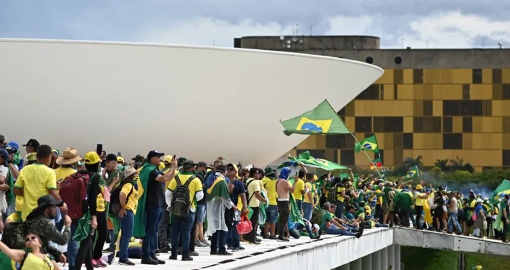 Brazil in crisis: radical Bolsonarists invade the headquarters of the three powers of the State of Brazil