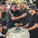 Brazilians travel to Santos to honor Pele, the "legend of a thousand goals"