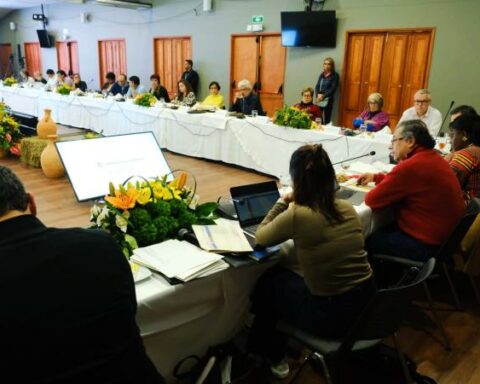 Budget addition: the dilemma between spending and lowering the deficit