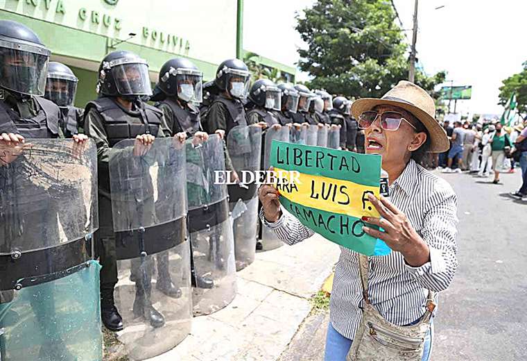 Calvo announces protection to State institutions "so that a peso does not leave the crossroads to centralism"