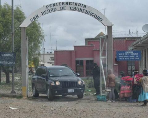 Camacho finds a spy camera in his cell and police officers sought to remove the device