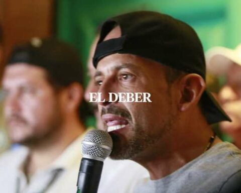 Camacho will send a letter to be read at the town hall on January 25