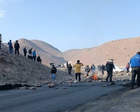 Camaná is the critical blocking point on the Panamericana Sur de Arequipa