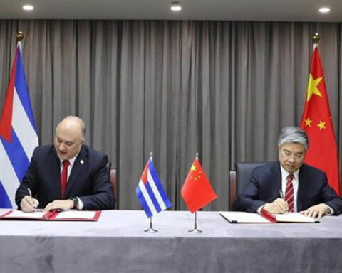 China signs an agreement with Cuba for the donation of 100 million agreed in November