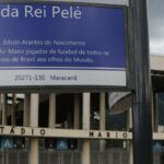 City Hall installs signs on Avenida Rei Pelé, in front of Maracanã