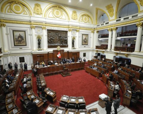 Congress turns its back on the country and rejects the advancement of elections for October