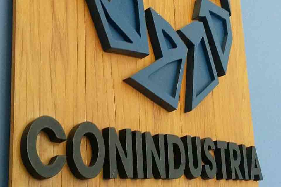 Conindustria insists on the need to allow loans in dollars