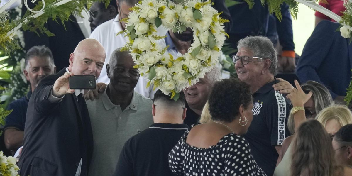 Controversial 'selfie' of Infantino at Pele's funeral