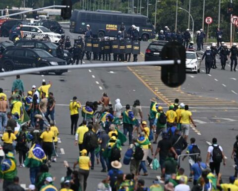 Crisis in Brazil: Petro requested an urgent OAS meeting