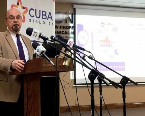 Cuba Siglo 21 calls to do "checkmate the regime" instead of "rescue the dying"