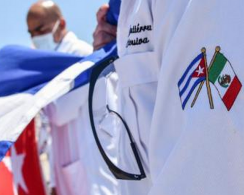 Cuban medical personnel abroad falls from 30,000 to 23,000 in one year