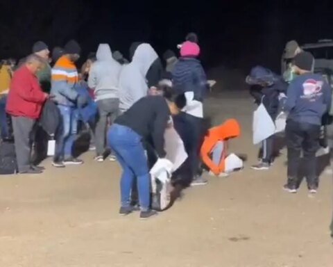 Migrantes cubanos detenidos en la frontera sur de Estados Unidos