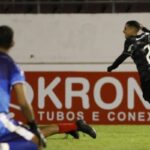 Cup: Corinthians takes victory to remain 100%