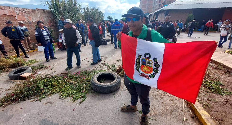 Cusco: Protesters block runways and try to reach the Velasco Astete airport (VIDEO)