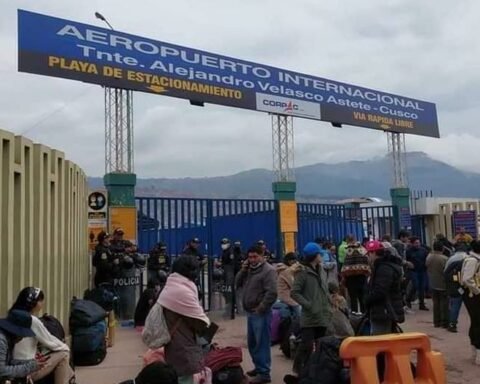 Cusco: airport resumes operations and shopping centers reopen their doors