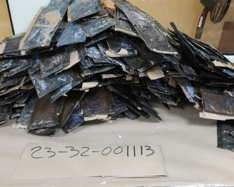 DNCD seizes sheets with 48 kg of cocaine in Santo Domingo Este