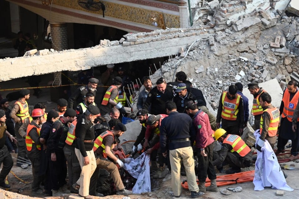 Death toll from explosion inside Pakistani mosque rises to 89