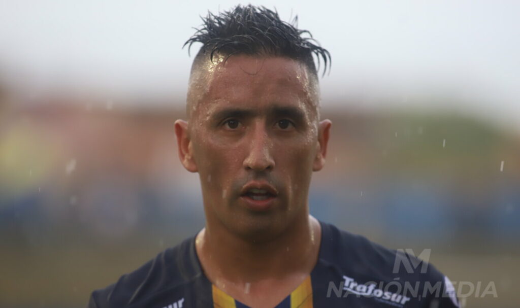 Debut and goal of Lucas Barrios in Paraguayan football