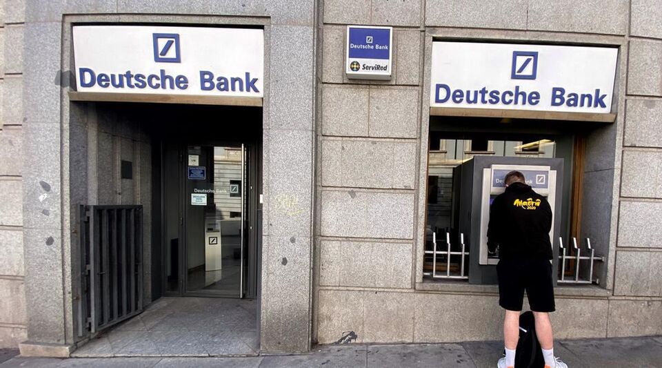 Deutsche Bank blocks the account of a Spaniard for the mere fact of being born in Cuba