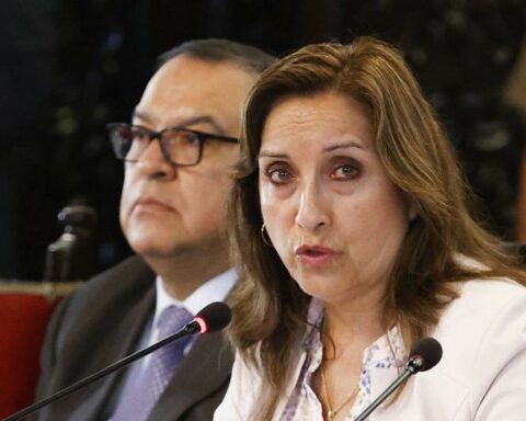 Dina Boluarte: "Extremists do not tell the people that closing Congress would be walking on the edge of the law"