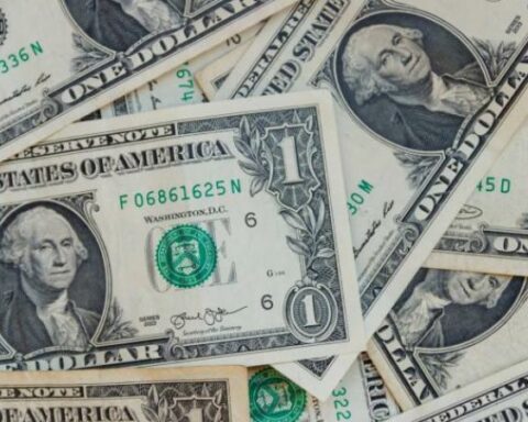 Dollar rises at the start of the day this Friday