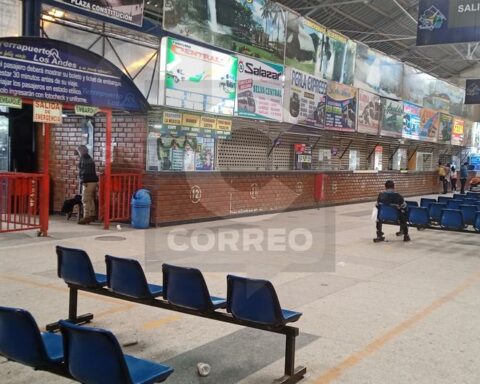 Due to the blockade in Pichanaqui, only three companies sell tickets at the Los Andes de Huancayo terminal
