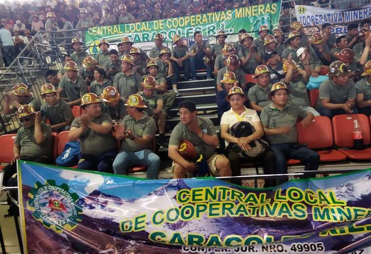 During the sector's congress, the mining leader asks the authorities to seek unity and think about the country