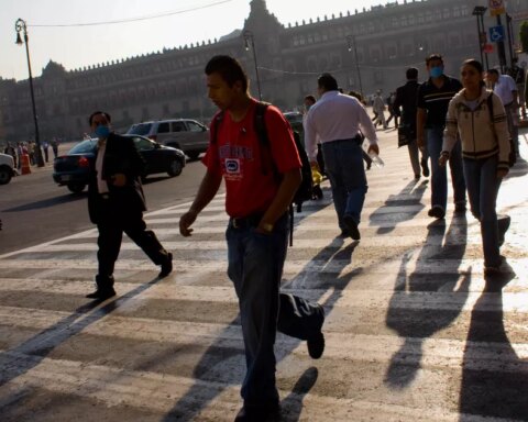 Economic activity contracts 0.4% in December