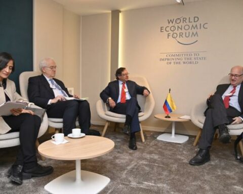 Eliminate fossil economy and other proposals from Colombia in Davos