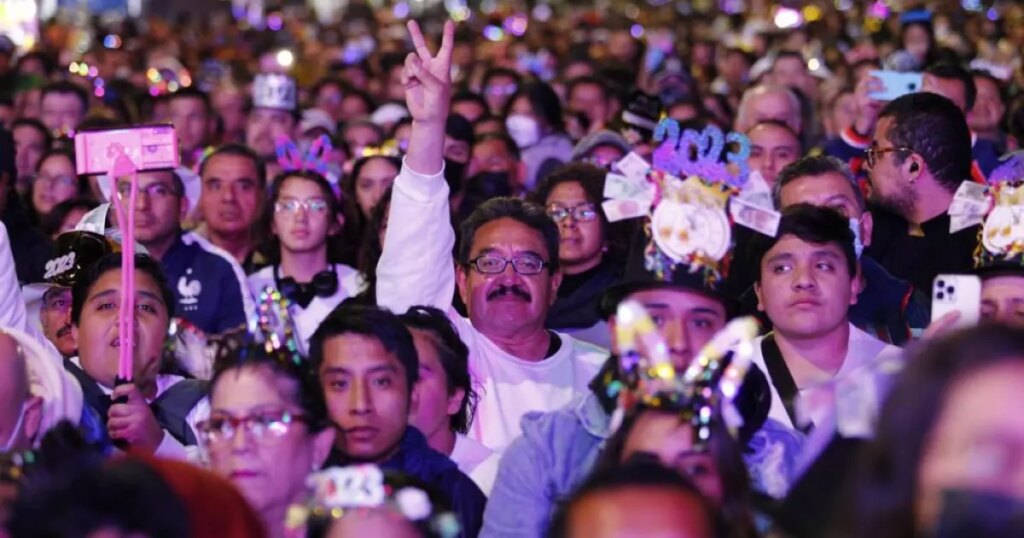 #EnFotos: 100 thousand people welcome 2023 with cumbia in CDMX