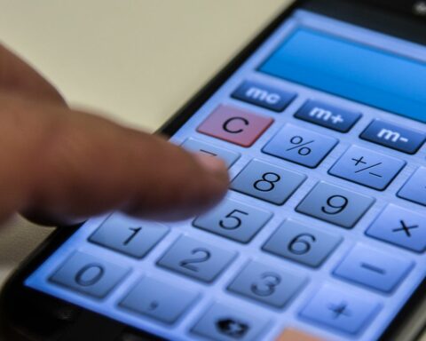 Families and companies paid higher interest rates in 2022, says BC