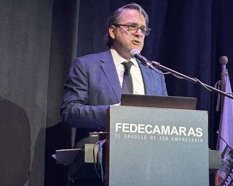 Fedecámaras proposes discussing a salary increase with the ILO