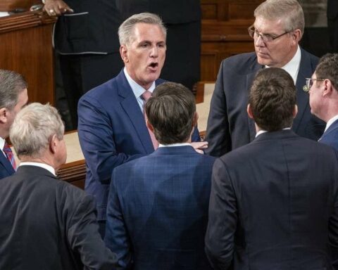 McCarthy y legisladores republicanos. Foto: EURACTV.