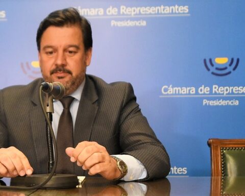 Finally, Adrián Peña resigned from his position as Minister of the Environment