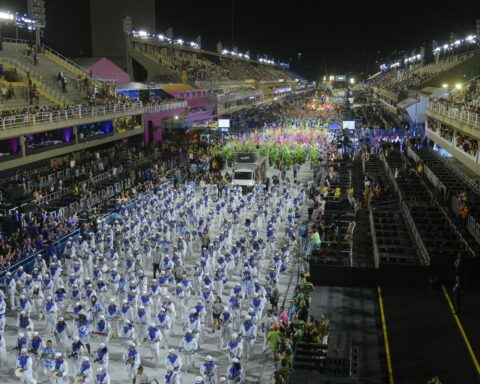 Firefighters clear Sambódromo and technical tests are confirmed