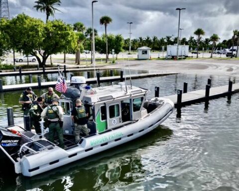 Florida activates the National Guard to confront the wave of Cuban rafters