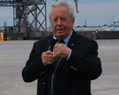 For almost a million pesos, the mayor Moreira hired a company with family ties in the mayor's office