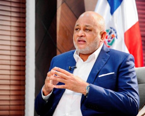 Exministro de Educación Roberto Fulcar somete a la justicia a Máximo Castillo Salas por difamación