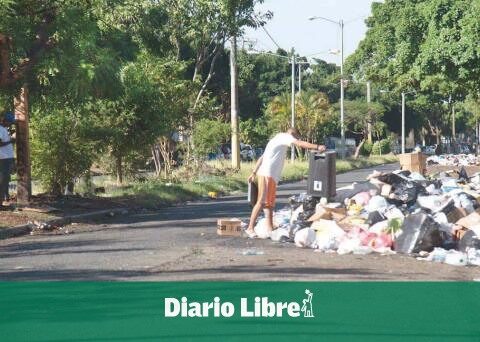 Garbage is piling up in Santo Domingo Este