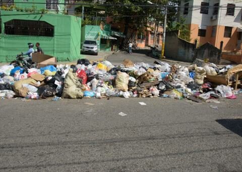 Garbage is still a problem in Santo Domingo Este