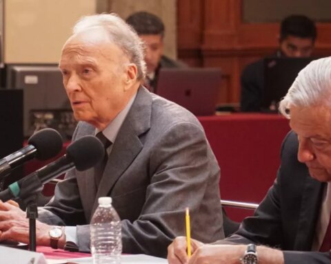 Gertz in medical treatment;  AMLO recognizes "we all need a fix"