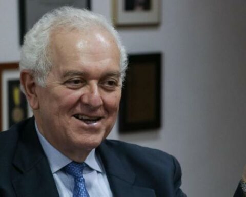 Government plans for Ecopetrol, Monomeros and Colpensiones