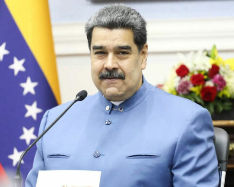 He didn't say a word: Maduro talks about everything, except salary