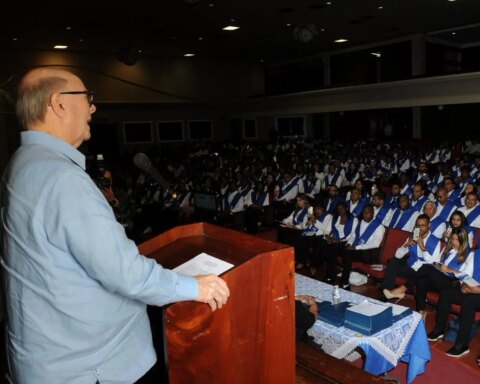 Hipólito Mejía: “Yvelisse Prats de Pérez fue una mujer ejemplar que tomó en serio la educación”
